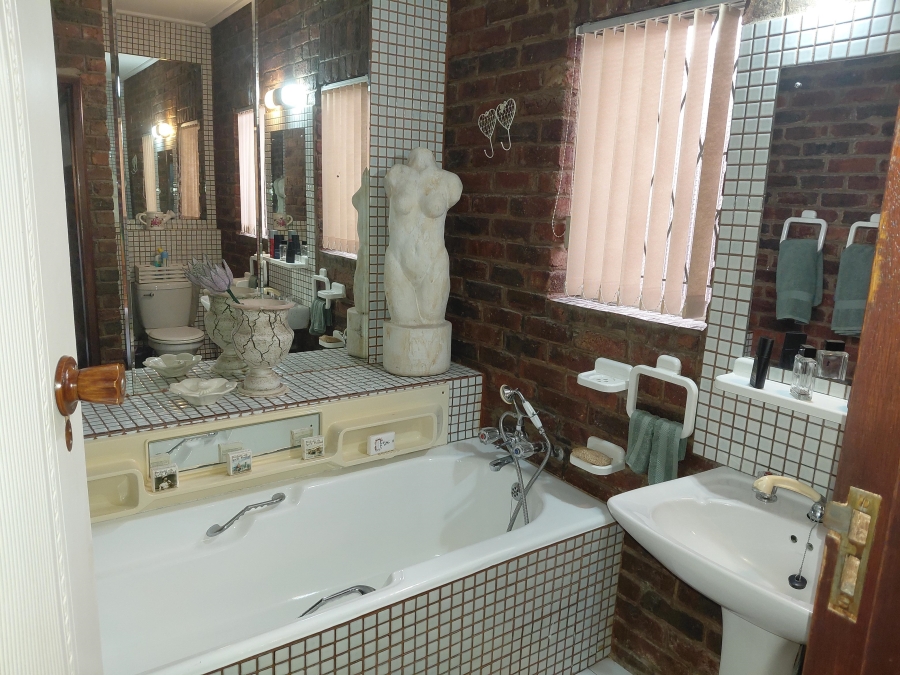 5 Bedroom Property for Sale in Vanes Estate Eastern Cape